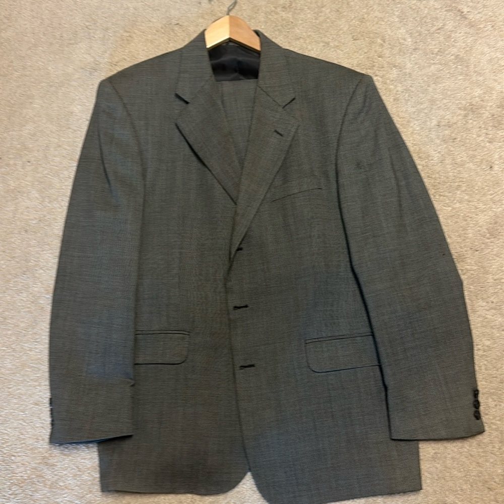 Harvey Bernard men’s 2 piece grey suite
